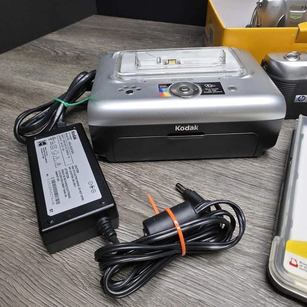 Digital Camera‎ Lot - 9 Cameras 2 Printers 2 Docks - Part/Repair